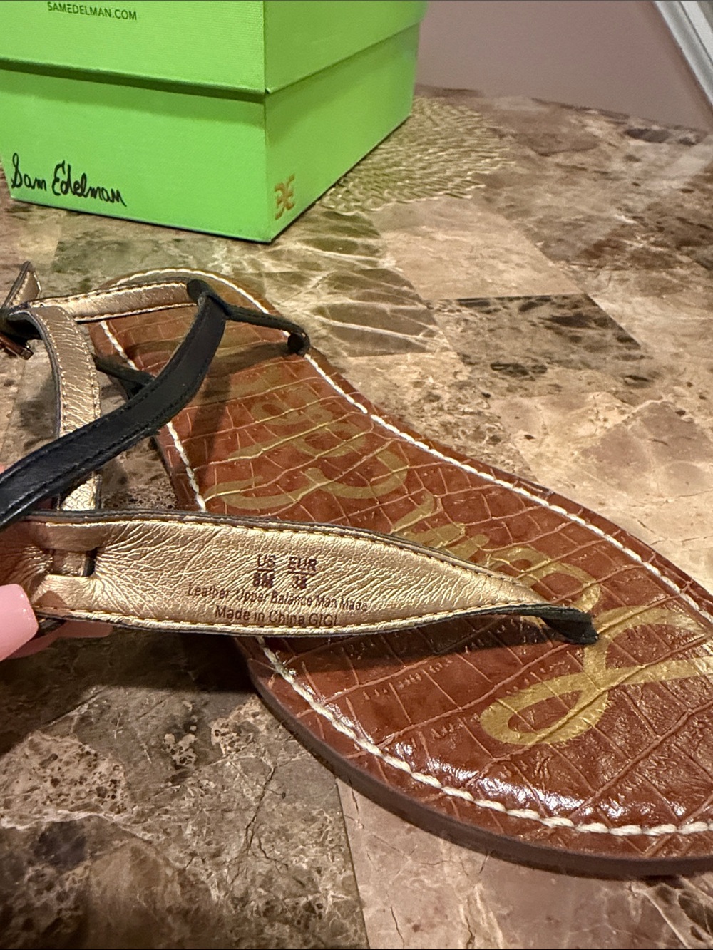 Sam Edelman Black Leather T-Strap Croc-Embossed Footbed Sandals - Picture 8 of 8